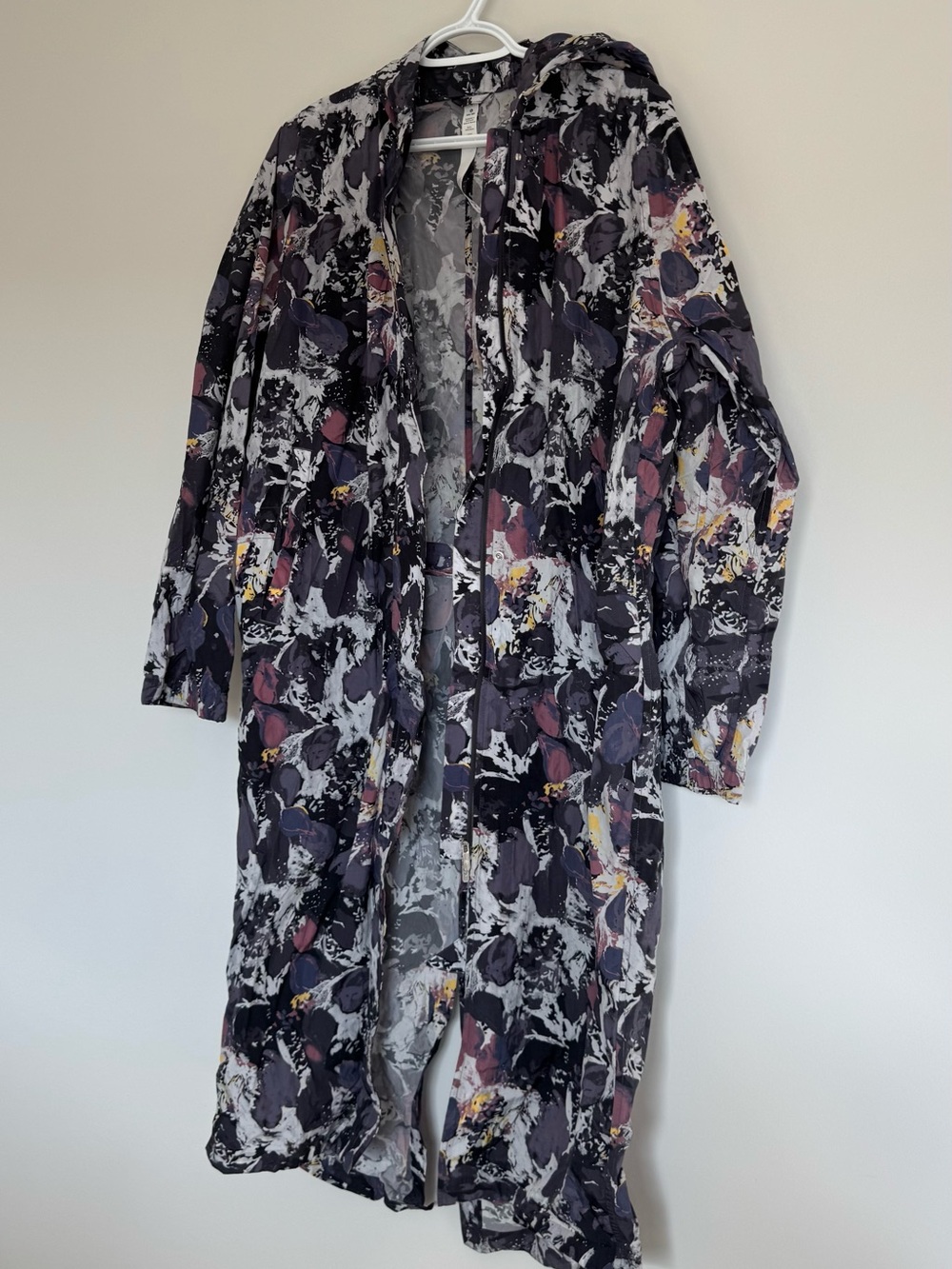 lululemon athletica Printed Hooded Trench Coat in Black, Purple & White